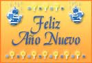 Feliz año nuevo con adornos y velas