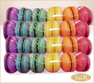 24 macarrons de colores.