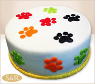 Torta decorada con huellitas