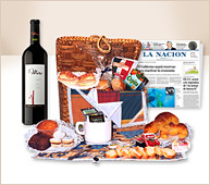 Desayuno en canasta y vino de regalo