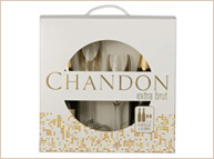 Estuche de dos Chandon con dos copas.