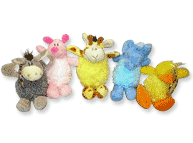 Cinco llaveros de peluche