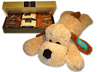 Caja de alfajores Bonafide y Perro acostado.
