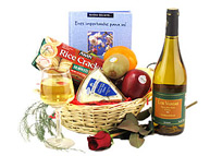 Canasta frutal y gourmet.
