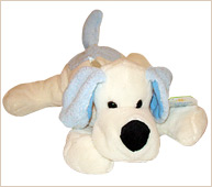 Perrito amistoso blanco y celeste.