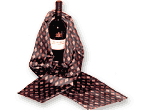 Vino Salentein y pañuelo de seda.