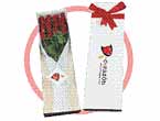 Doce rosas en caja.