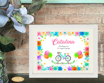Diseño de nombre con bicicleta y flores
